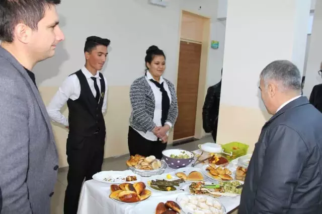 Turizm Öğrencileri Hünerlerini Sergiledi Turizm Öğrencileri Hünerlerini Sergiledi
