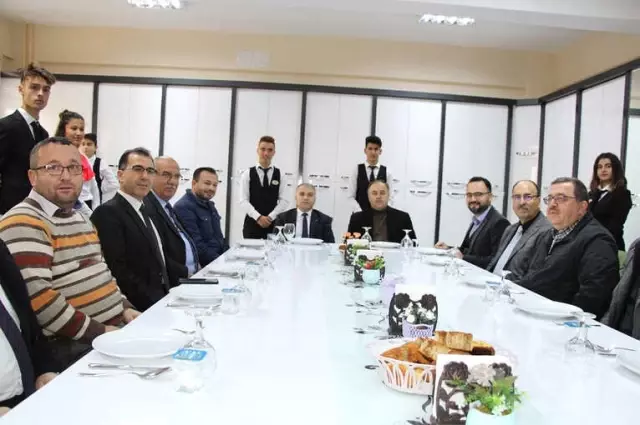 Turizm Öğrencileri Hünerlerini Sergiledi Turizm Öğrencileri Hünerlerini Sergiledi