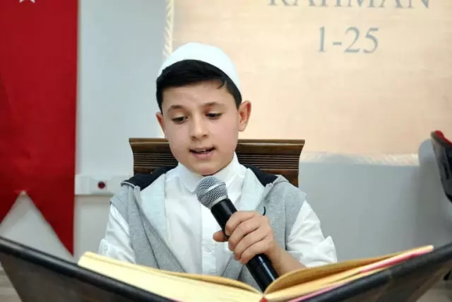 Gümüşhane'de Kuran-ı Kerim'i Güzel Okuma Yarışması Düzenlendi Gümüşhane'de Kuran-ı Kerim'i Güzel Okuma Yarışması Düzenlendi
