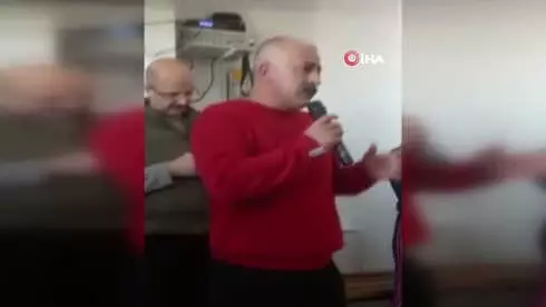 Okulda Ağlatan Doğum Günü...görme Engelli Öğrenci 'Üzülme Öğretmenim Ben Varım' Diyerek Öğretmenine... Okulda Ağlatan Doğum Günü...görme Engelli Öğrenci 'Üzülme Öğretmenim Ben Varım' Diyerek Öğretmenine...