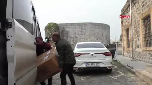 Şırnak'ta Öğrencilere Giysi ve Kırtasiye Yardımı Şırnak'ta Öğrencilere Giysi ve Kırtasiye Yardımı