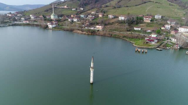 27 Yıl Önce Sular Altından Kalan Köyden, Geriye Sadece Minare Kaldı
