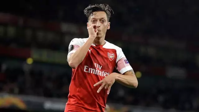 Arsenal, Mesut Özil ile Yollarını Ayırmayı Düşünüyor