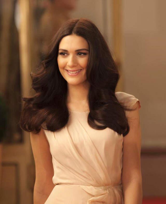 Bergüzar Korel Kimdir?