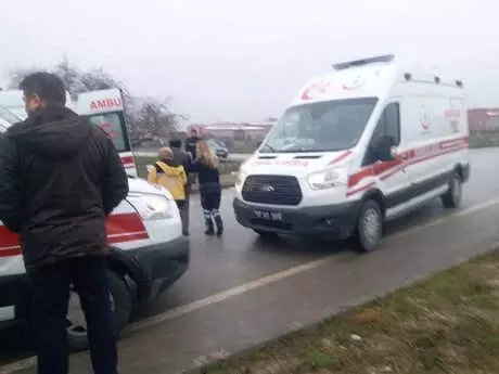 Biga'da Trafik Kazası: 5 Yaralı Biga'da Trafik Kazası: 5 Yaralı