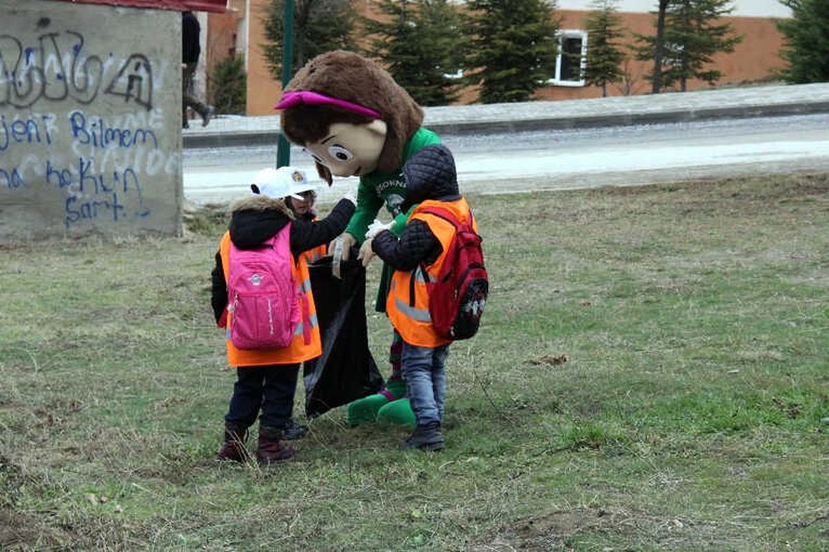 Çevre Temizliğine Dikkat Çektiler