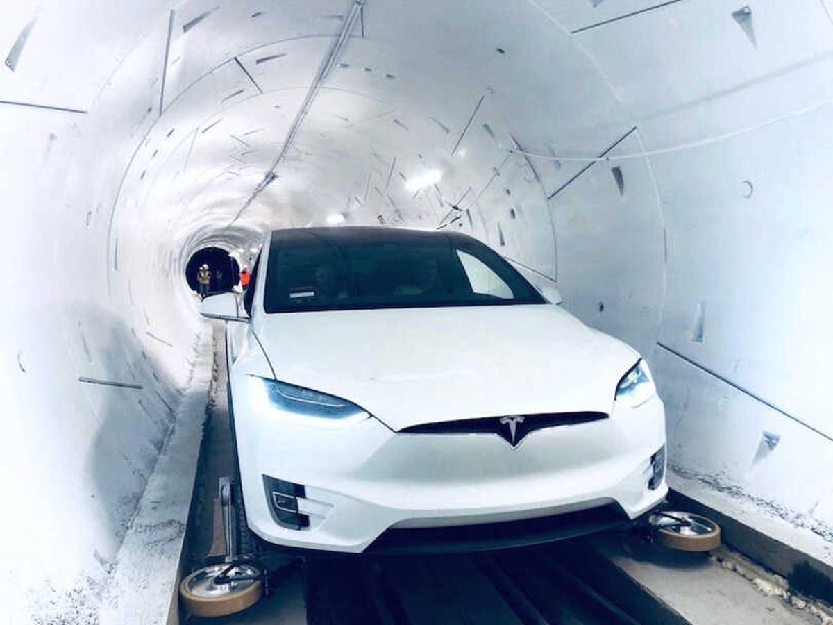 Elon Musk La Test Tüneli Teslas'a Açılış Etkinliği Düzenledi