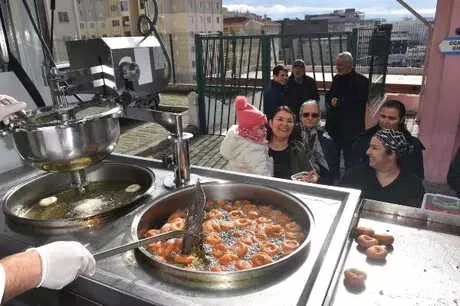 Meşhur İzmir Lokmasına Talep Arttı