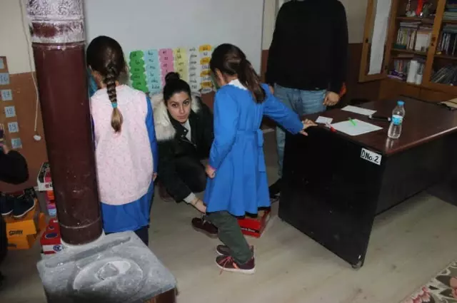 Yardım Kampanyasıyla Öğrencileri Giydirdi