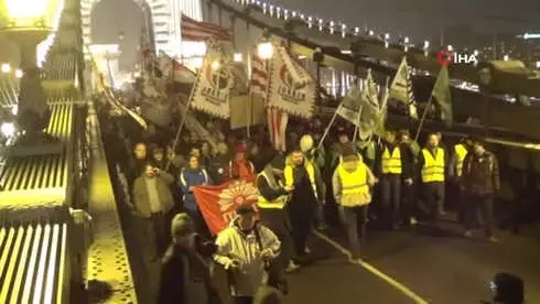 Macaristan'da Binlerce Kişi 'Köle Yasası' Karşıtı Gösteri Yaptı Macaristan'da Binlerce Kişi 'Köle Yasası' Karşıtı Gösteri Yaptı