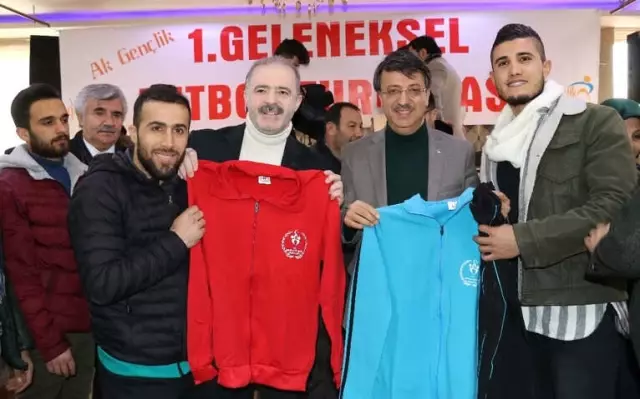 Van'da Ak Gençlik Futbol Turnuvası'nın İkinci Tur Kura Çekimi Gerçekleşti Van'da Ak Gençlik Futbol Turnuvası'nın İkinci Tur Kura Çekimi Gerçekleşti