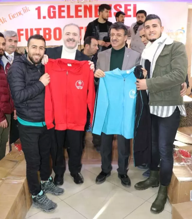 Van'da Ak Gençlik Futbol Turnuvası'nın İkinci Tur Kura Çekimi Gerçekleşti Van'da Ak Gençlik Futbol Turnuvası'nın İkinci Tur Kura Çekimi Gerçekleşti