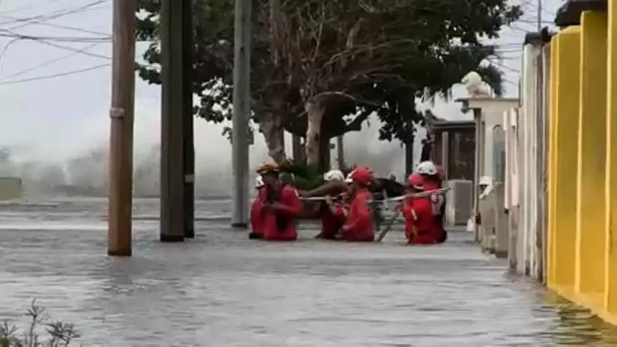 Video | Küba'da Sel Felaketi: Dalgaların Boyu 5 Metreyi Buldu