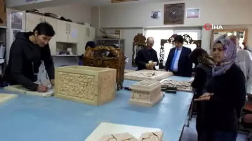 Ahşap İşlemeciliği Kursu'nda Osmanlı ve Selçuklu Motifleri Hayata Geçti Ahşap İşlemeciliği Kursu'nda Osmanlı ve Selçuklu Motifleri Hayata Geçti