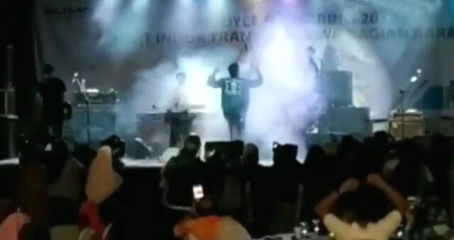 Endonezya'da Tsunami Konser Alanını Yuttu! Dehşet Anları Kamerada