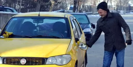 Park Halindeki Araçların Dikiz Aynalarını Kıran 4 Gence Gözaltı