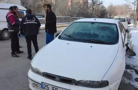 Park Halindeki Araçların Dikiz Aynalarını Kıran 4 Gence Gözaltı