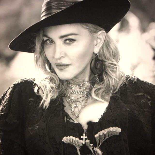 Pop Müziğinin Kraliçesi Madonna, Çıplak Pozuyla Kendisini Eleştirenlere Meydan Okudu