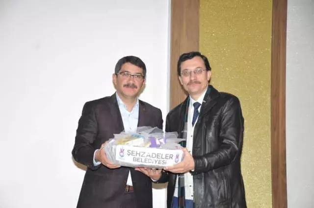 Şehzadeler'in 'Yiğitbaşı Veli'yi Anlama' Konferansı Yoğun İlgi Gördü