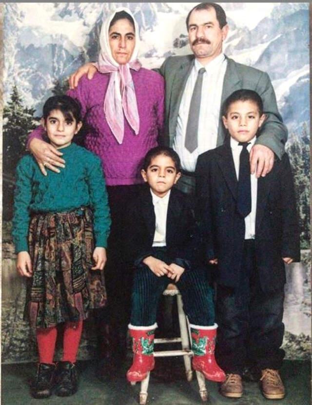 Sosyete Kasabı Nusret Gökçe, Aile Fotoğrafını Takipçilerinin Beğenisine Sundu