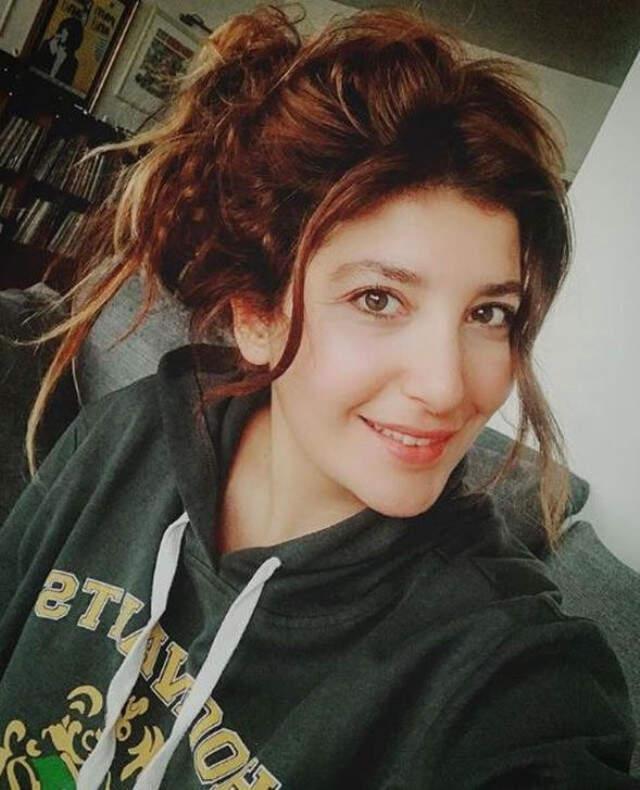Şebnem Bozoklu Takipçisi Verdiği Cevapla Kahkahaya Boğdu!