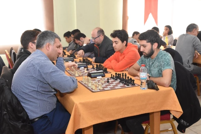 Tarsus ta Satranç ve Briç Turnuvaları