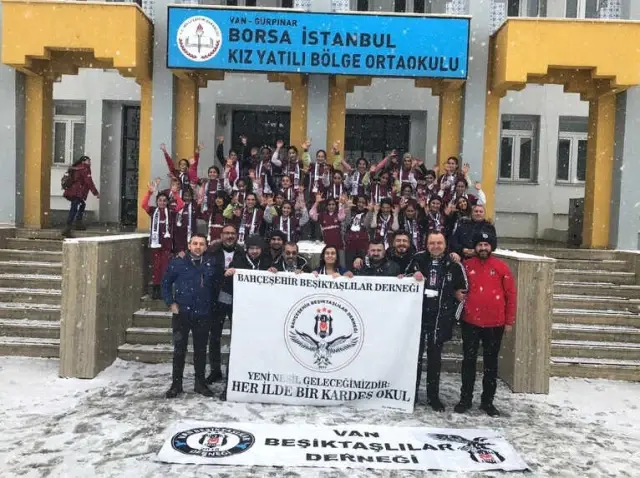 Bahçeşehir Beşiktaşlılar Derneğinden Vanlı Çocuklara Anlamlı Ziyaret