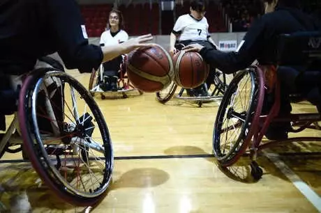 Bedensel Engelli Liseliler, Hayata Basketbolla Tutundu