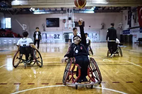 Bedensel Engelli Liseliler, Hayata Basketbolla Tutundu