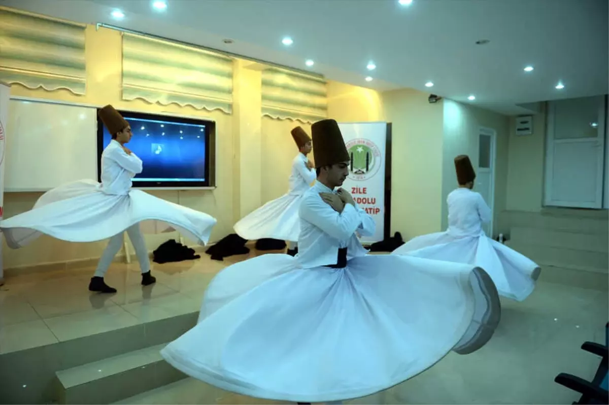 Lise Öğrencilerinden Semazen Grubu