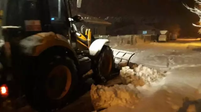 Seyitgazi Belediyesi'nin Karla Mücadele Çalışmaları Seyitgazi Belediyesi'nin Karla Mücadele Çalışmaları