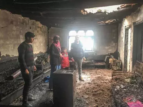 Yangında Kocasını Alevlerin Arasından Çıkardı