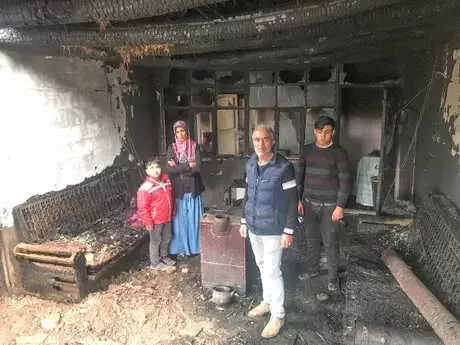 Yangında Kocasını Alevlerin Arasından Çıkardı