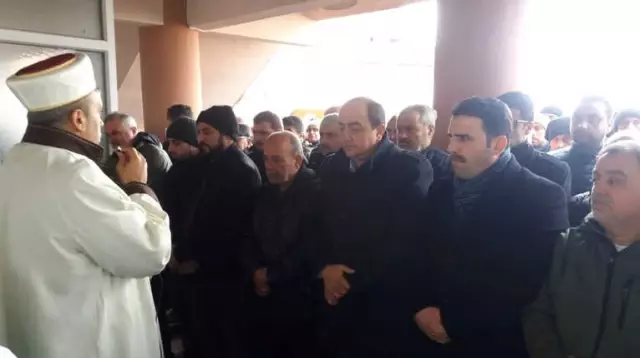 Demirtaş'ın Yengesi Son Yolculuğuna Uğurlandı Demirtaş'ın Yengesi Son Yolculuğuna Uğurlandı