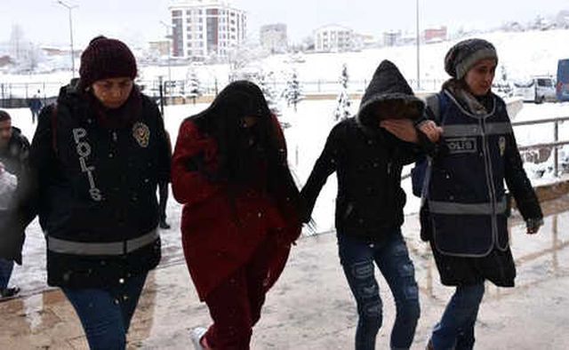 Eve Ã§aÄÄ±rdÄ±klarÄ± yaÅlÄ± erkeklere tuzak kuran 2 kadÄ±n ve akrabalarÄ±na gÃ¶zaltÄ± ile ilgili gÃ¶rsel sonucu