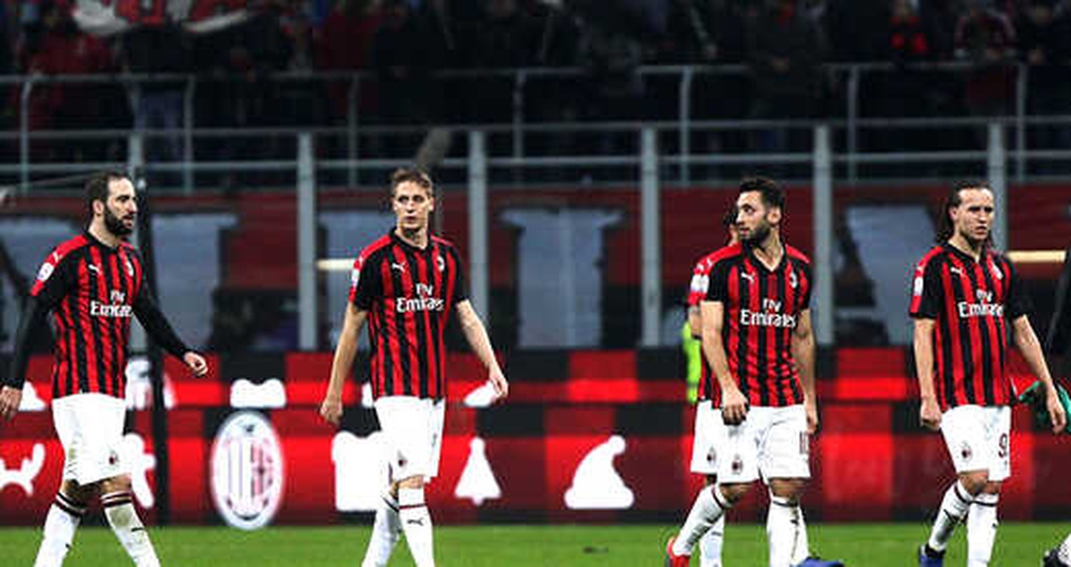 Hakan Çalhanoğlu'nun 90 Dakika Sahada Kaldığı Maçta Milan, Frosinone ile Berabere Kaldı