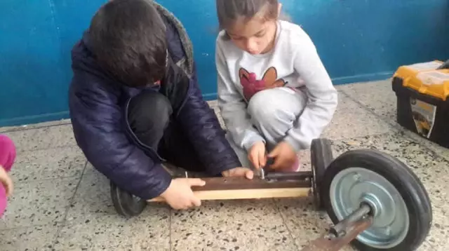 Minikler Kendi İmkanlarıyla Araba Yaptı