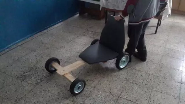 Minikler Kendi İmkanlarıyla Araba Yaptı