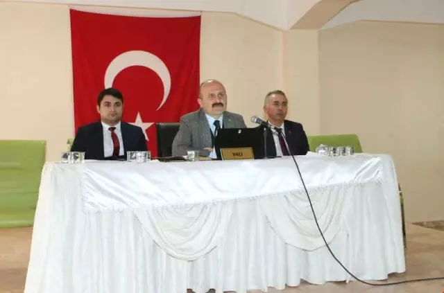Vali Varol Taşova'da Muhtarlarla Toplantı Yaptı Vali Varol Taşova'da Muhtarlarla Toplantı Yaptı