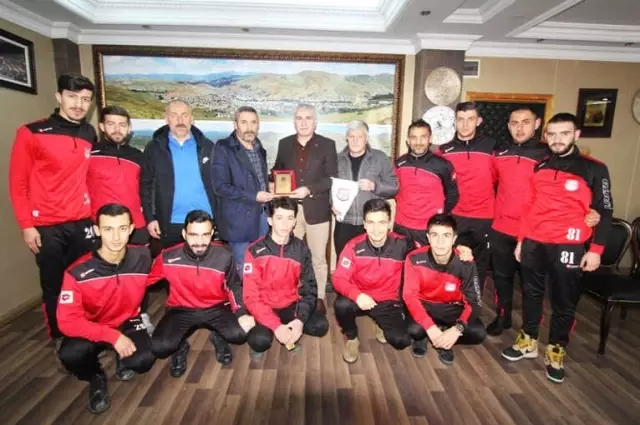 Çatıksuspor'dan Başkan Memiş'e Ziyaret Çatıksuspor'dan Başkan Memiş'e Ziyaret