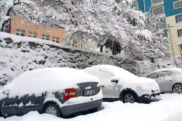 Gümüşhane'de Kar Kalınlığı 32 Santimetreye Ulaştı Gümüşhane'de Kar Kalınlığı 32 Santimetreye Ulaştı