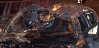 Kağıthane'de Otomobil Kontrolden Çıkıp Bariyerlere Çarptı: 4 Yaralı