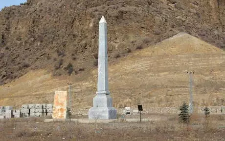 Allahuekber Şehitleri İçin Yapılan Anıtın Çevresindeki Kirliliğe Tepki Allahuekber Şehitleri İçin Yapılan Anıtın Çevresindeki Kirliliğe Tepki