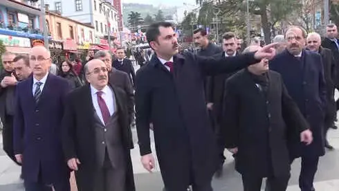 Bakan Kurum, Trabzon'da 'Sıfır Atık' Logolu Bez Çanta Dağıttı Bakan Kurum, Trabzon'da 'Sıfır Atık' Logolu Bez Çanta Dağıttı