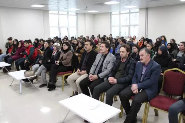 Emine Şenlikoğlu, Vanlı Gençlerle Buluştu Emine Şenlikoğlu, Vanlı Gençlerle Buluştu