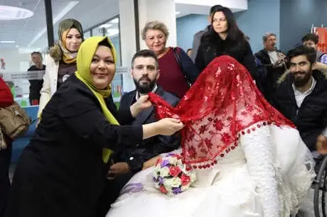 Engelli Çiftler İlk Kez Gelinlik ve Damatlık Giydi