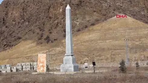 Erzurum Allahuekber Şehitleri İçin Yapılan Anıtın Çevresindeki Kirliliğe Tepki Erzurum Allahuekber Şehitleri İçin Yapılan Anıtın Çevresindeki Kirliliğe Tepki