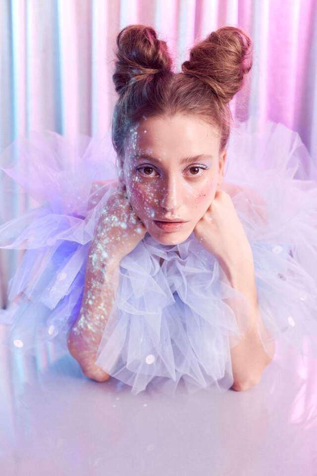 Serenay Sarıkaya 'Alice' Müzikhali ile Sahnede!