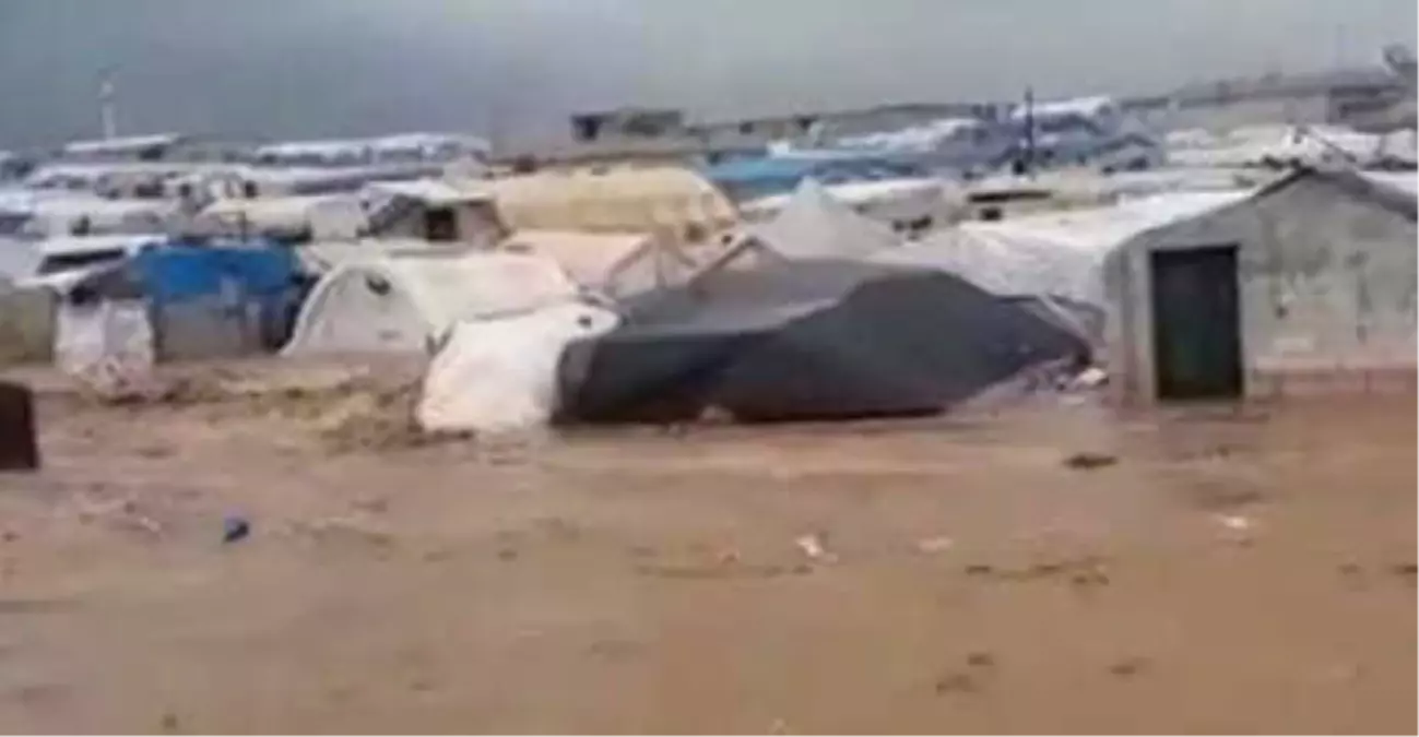 Suriye'de Sel, 70 Bin Kişinin Yaşadığı Çadır Kentleri Vurdu