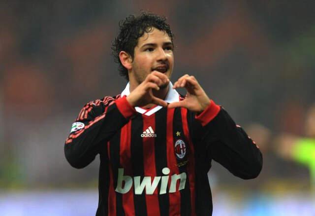 Alexandre Pato Kimdir?